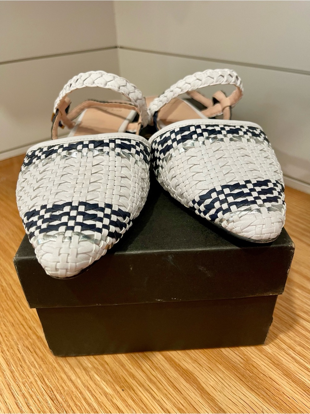 Gorgeous leather Jcrew sling back sandals 9.5 - Picture 3 of 6